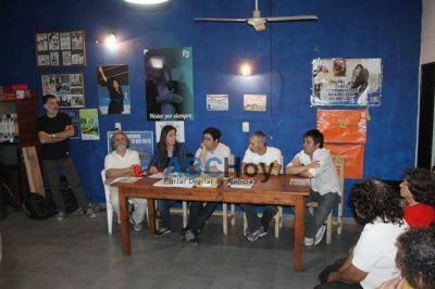 Presentaron en la Unidad B�sica Villa Aguirre la Revista �Lado V�