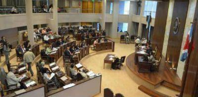 Diputados provinciales aprobaron la prohibici�n de purpurina en las escuelas santiague�as