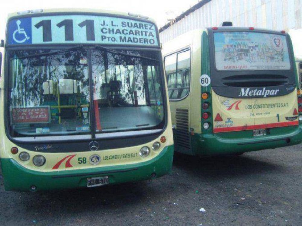 Sorpresivo paro en cuatro l�neas de colectivos deja sin servicio a miles de pasajeros