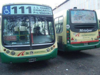 Sorpresivo paro en cuatro l�neas de colectivos deja sin servicio a miles de pasajeros