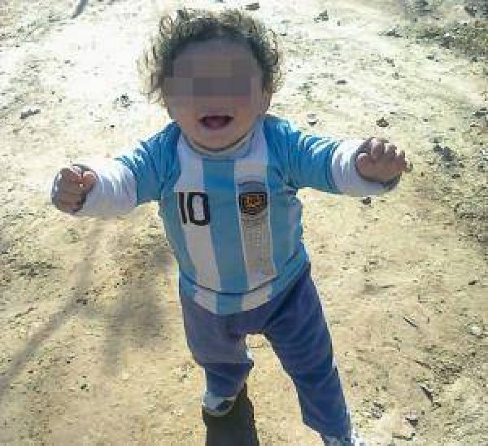 Por un error, un ni�o tom� �cido y est� en el hospital