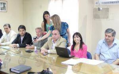 Opositores buscan unificar con una ley las elecciones