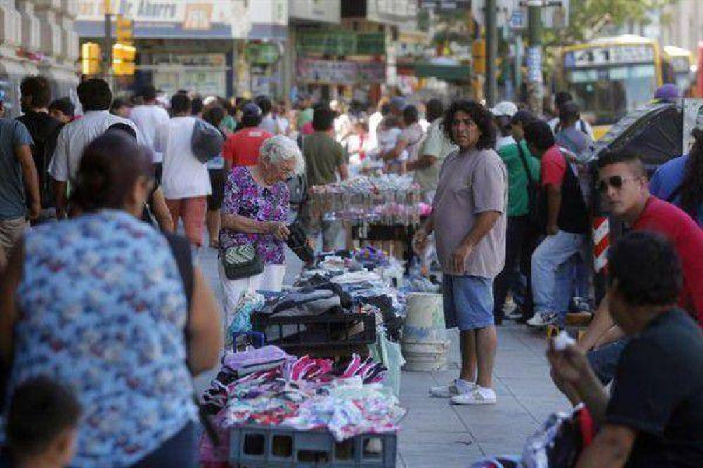 Subi� un 80% la ocupaci�n de manteros, sobre todo en Flores, Once y Caballito