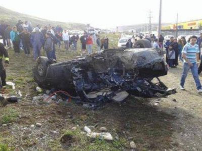 Un muerto y nueve heridos fue el saldo de un choque seguido de vuelco