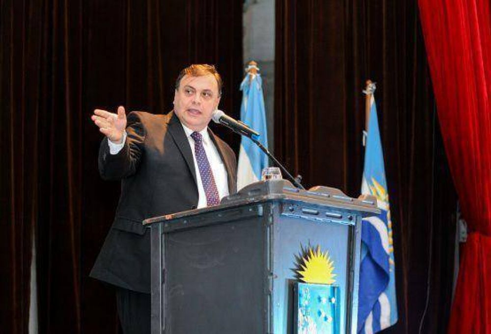 Belloni: �Debemos recuperar la excelencia que tuvo la administraci�n p�blica en Santa Cruz�
