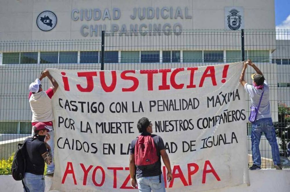 M�xico: peritos argentinos dicen que los cuerpos hallados en una fosa no son de los estudiantes