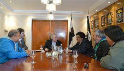 Peralta analiz� con gremios el proyecto de ART provincial
