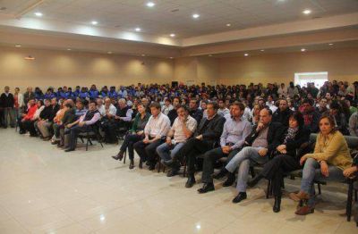 Dirigentes pol�ticos destacaron la pol�tica habitacional de Melella
