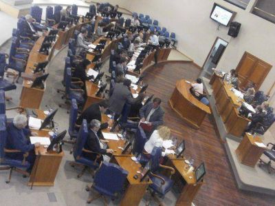 El oficialismo rechaz� el pedido de informes por el subsidio a la agrupaci�n pol�tica de la pareja del vicegobernador