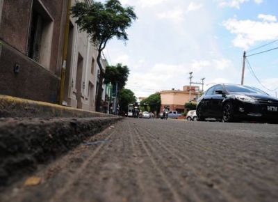 Reclaman que terminen de asfaltar las calles del centro