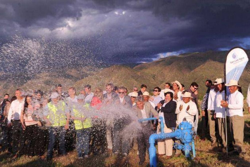 Poggi inaugur� el acueducto productivo Nogol�