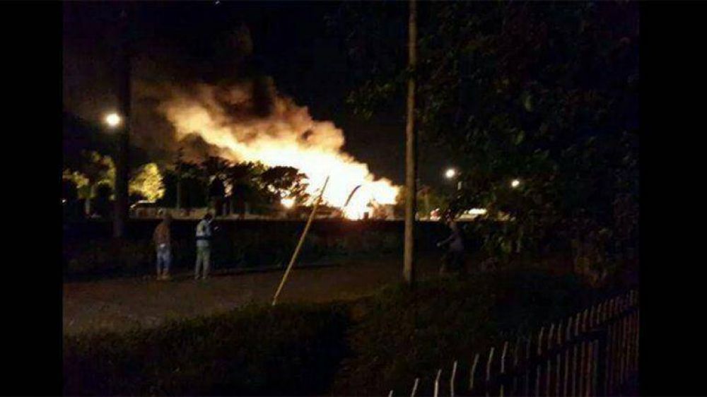Explot� un dep�sito de garrafas en General Rodr�guez