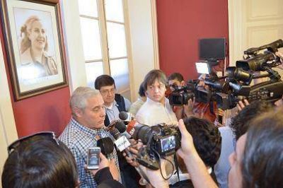Fabi�n R�os: �no se puede enga�ar a la gente con la venta de lotes inundables y sin servicios�