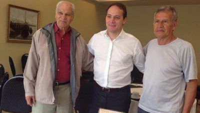 Camau junto a deportistas correntinos premiados en los Juegos Evita de 1951