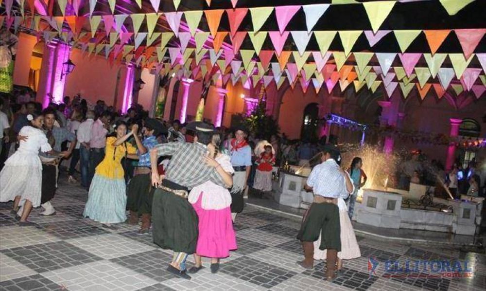 Casa de Gobierno se convirti� en bailanta para anunciar la 25� Fiesta Nacional del Chamam�
