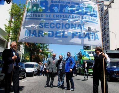 Bancarios realizaron dos movilizaciones con un �nico objetivo: reclamar una reforma impositiva