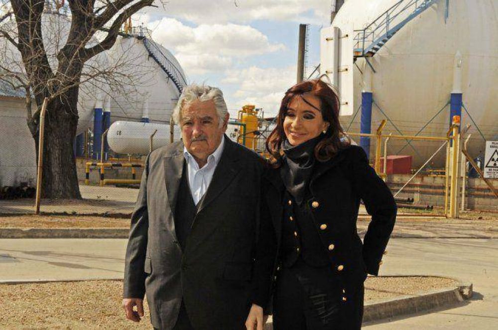 En medio del reposo, Cristina Kirchner reapareci� con mensaje fraterno para Uruguay