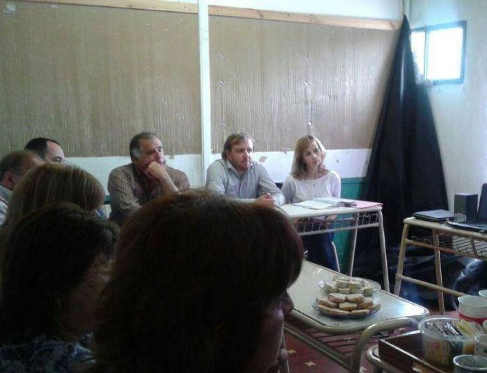 La Comisi�n de Educaci�n del HCD se reuni� en el Centro Educativo 801 