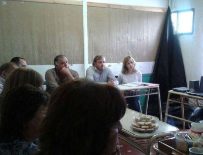 La Comisi�n de Educaci�n del HCD se reuni� en el Centro Educativo 801 