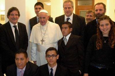 Sileoni y alumnos secundarios se reunieron con el Papa en el Vaticano