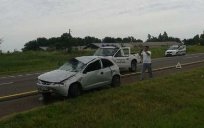Un auto volc� en la Autov�a 14 en cercan�as a la ciudad