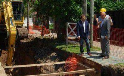 Inundaciones: Bolettieri le mostr� a Giustozzi el avance de una obra hidr�ulica	