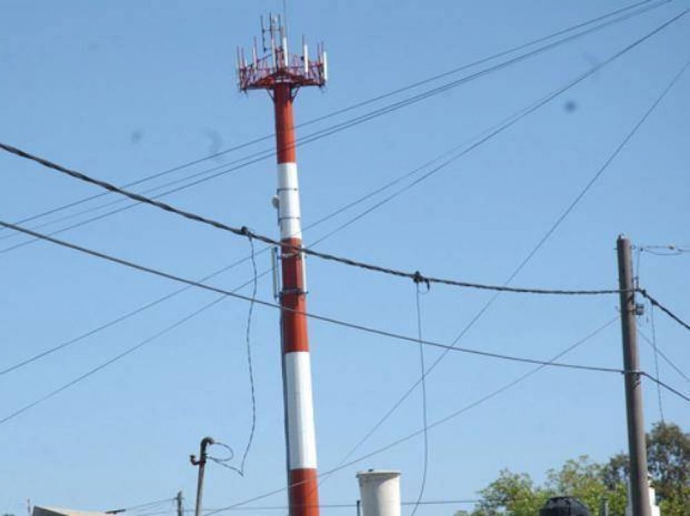 Prometieron instalar 54 antenas de telefon�a m�vil y no pusieron ninguna