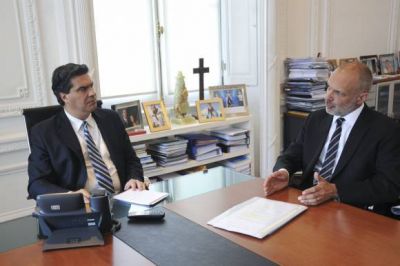 Buzzi se reuni� con Capitanich por el Impuesto a las Ganancias
