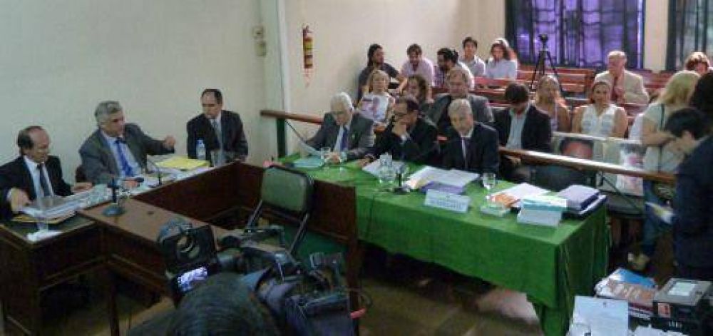 Tragedia del Paran�, el juicio: m�s testigos detallaron c�mo lucharon por sus vidas para no ser �chupados� por las barcazas