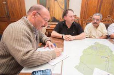El municipio firm� un convenio con FECOOTRA destinado a impulsar emprendimientos asociativos