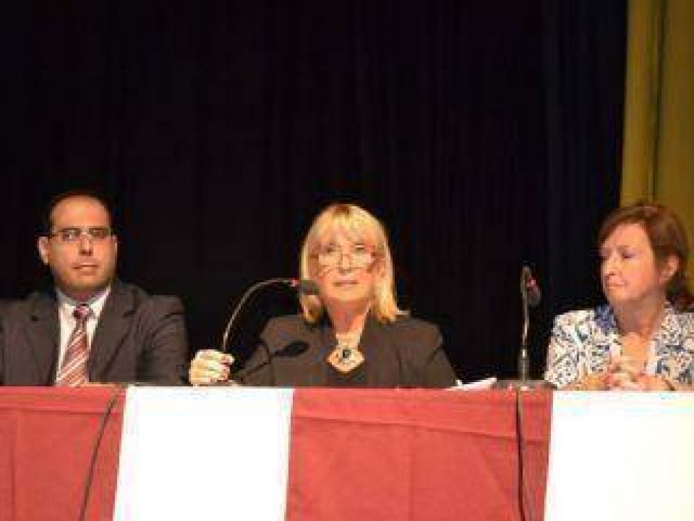 Inauguran el Instituto de Estudios e Investigaci�n en Derecho Contable