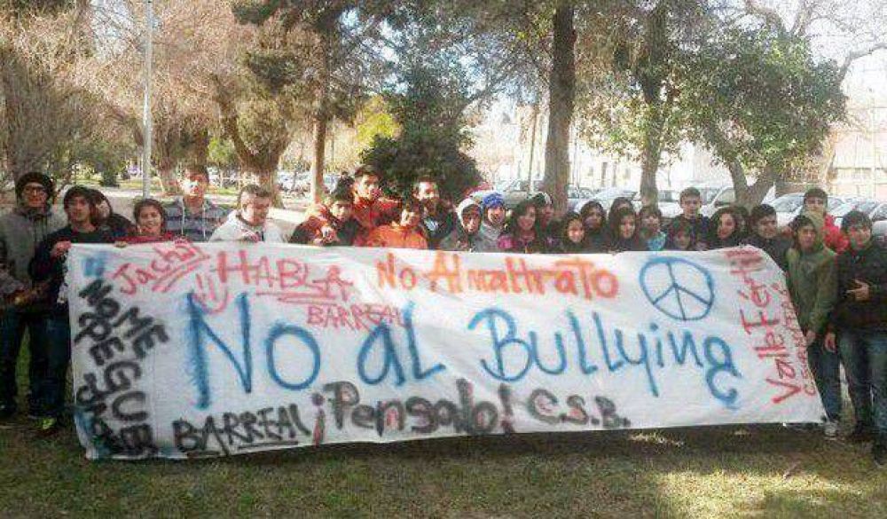 La directora de la escuela Provincia de Tucum�n neg� el caso de bullying