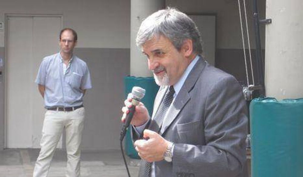 Renunci� el Rector del Carlos Pellegrini