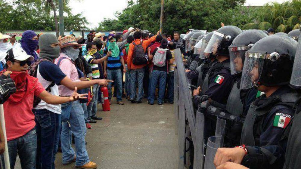 Sigue la violencia en M�xico: prenden fuego el interior del Parlamento de Guerrero