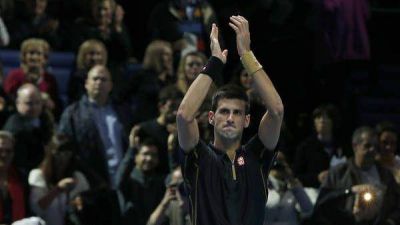 Djokovic regal� otra paliza y casi liquid� la pelea por el 1