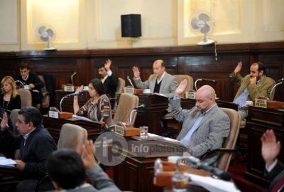 La oposici�n busca limitarle a Bruera la habilitaci�n de edificios