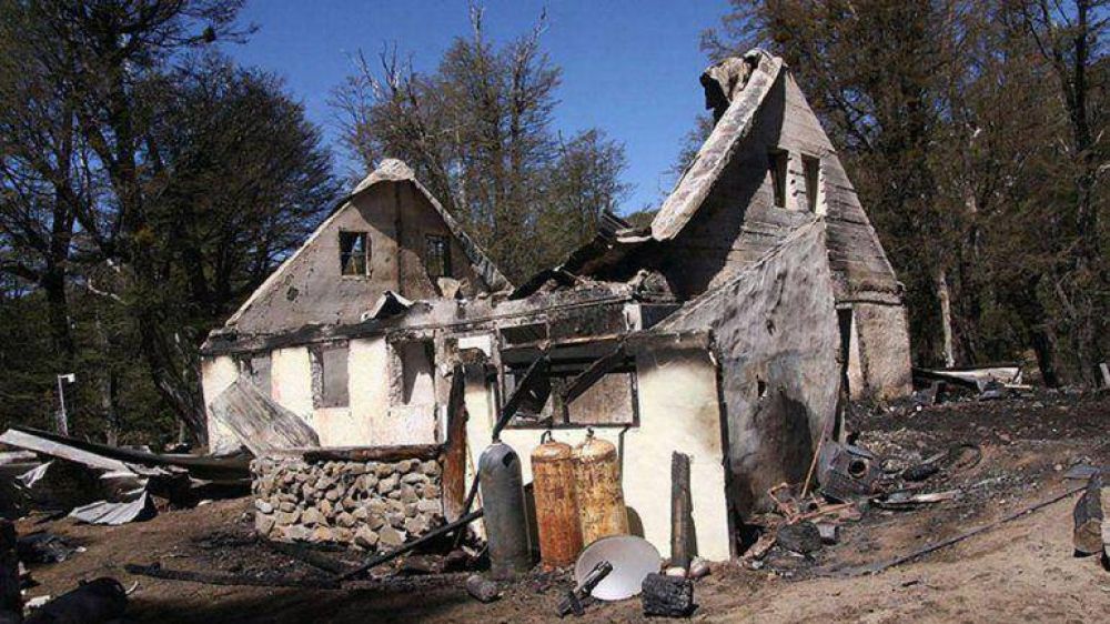 Grupo mapuche se adjudic� incendios en Bariloche y declar� 