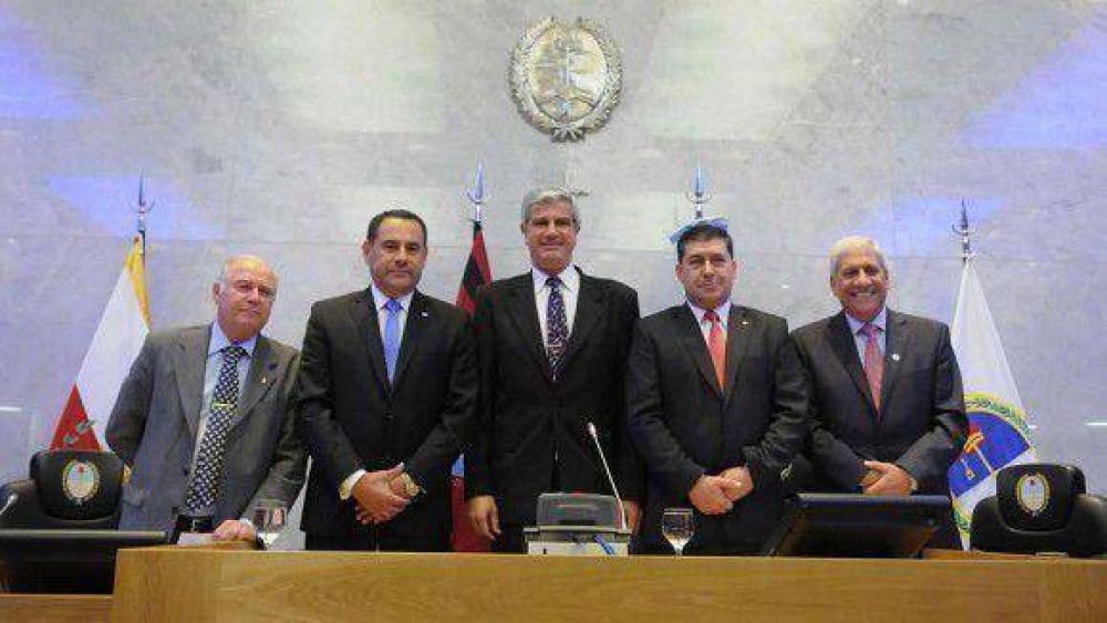 Delibera en Tucum�n el Parlamento del NOA