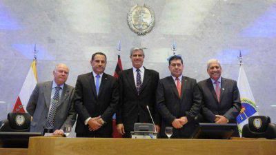 Delibera en Tucum�n el Parlamento del NOA