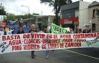 El Foro H�drico march� para reclamar obras