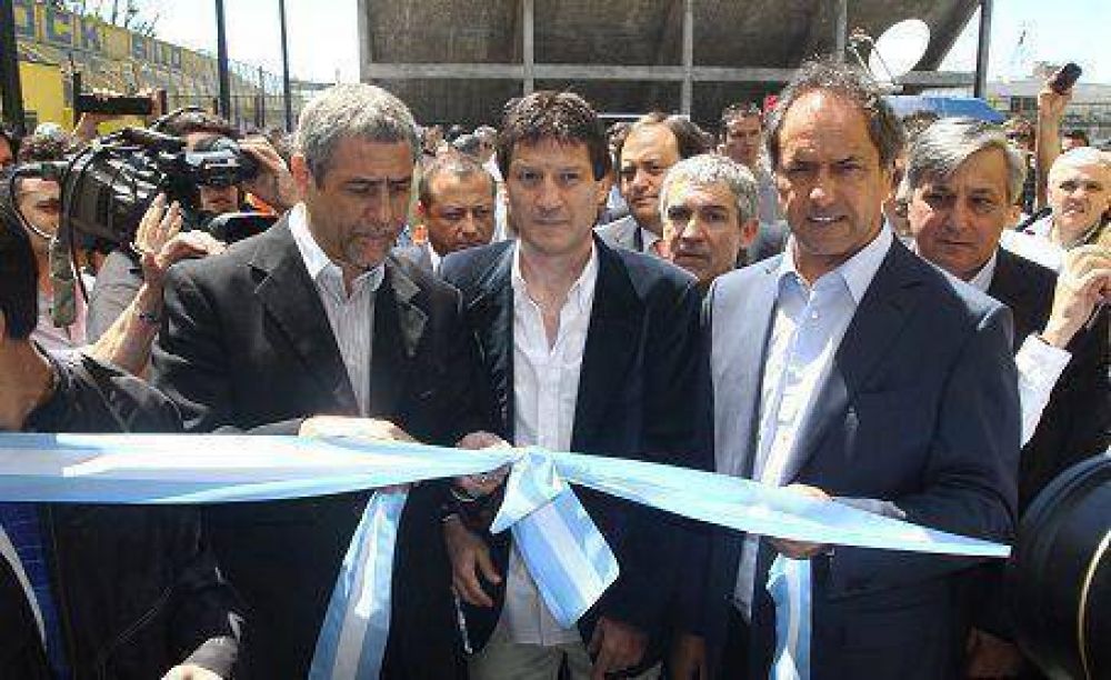 Daniel Scioli y Ferraresi inauguraron el Polideportivo del Club Dock Sud
