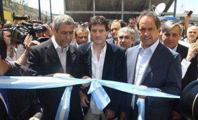 Daniel Scioli y Ferraresi inauguraron el Polideportivo del Club Dock Sud