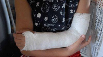 Un alumno de la Primaria 21 sufri� una fractura en su brazo y denuncian bullying
