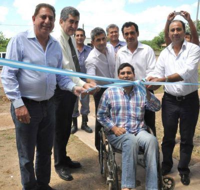 El ministro Jofr� entreg� viviendas en General G�emes