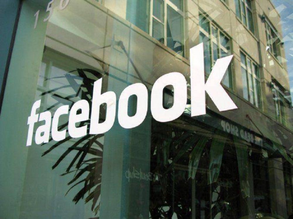 Facebook cambia su poltica de privacidad y recopilar datos bancarios