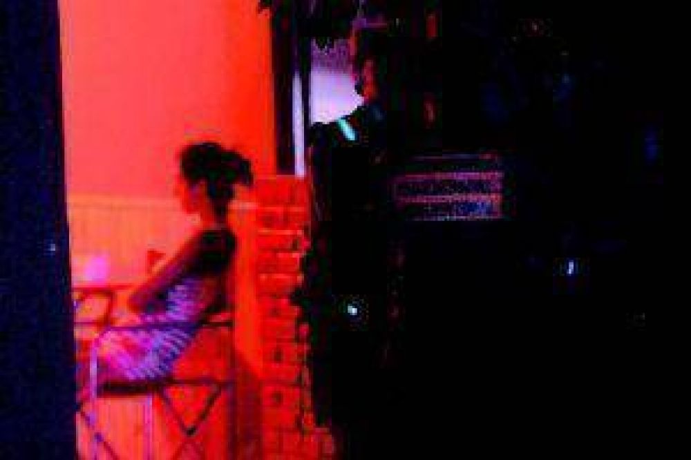 Investigan bares en donde se prostituir�an menores de edad