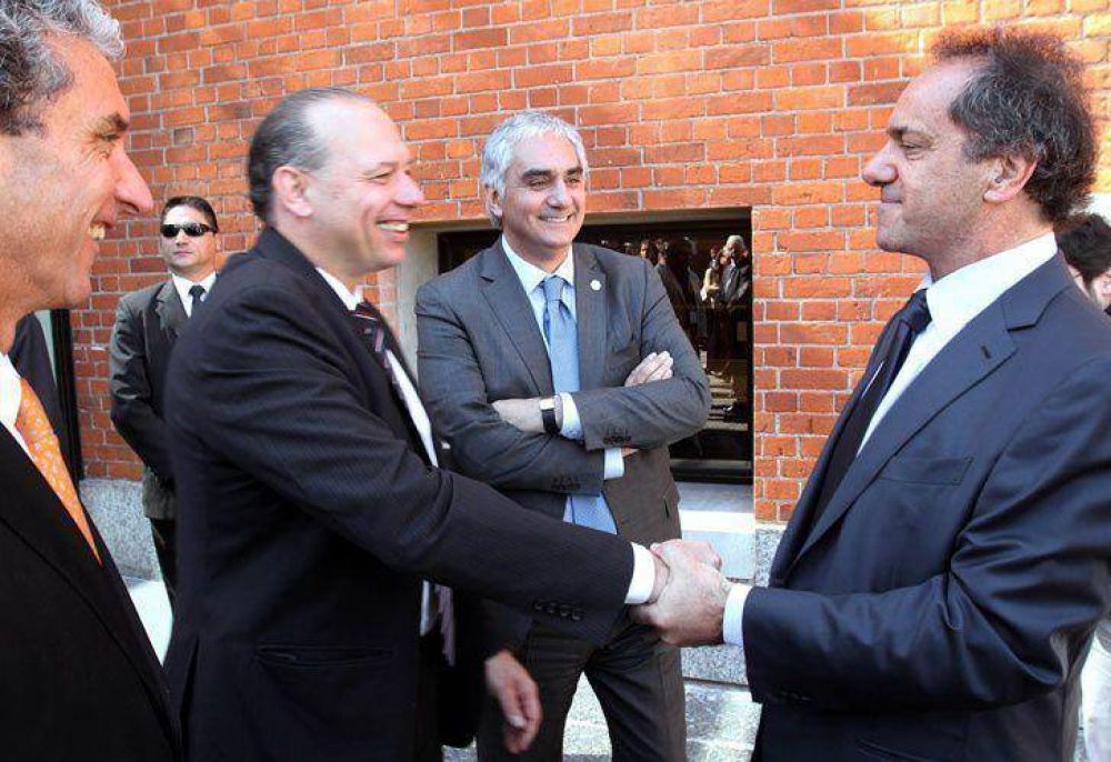 Daniel Scioli y Sergio Berni se tiraron flores en un congreso de seguridad