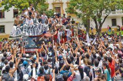 Central festej� ante una multitud en Santiago