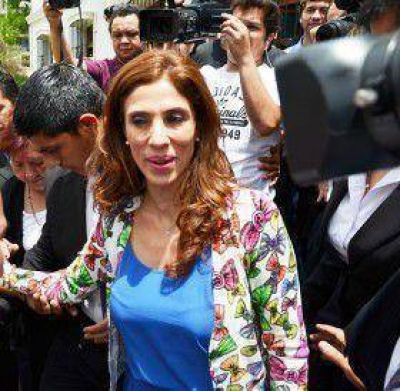 La Gobernadora salud� al plantel de Central C�rdoba que ascendi� al Nacional B