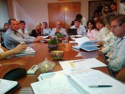 Se re�ne la Mesa de Di�logo entre Gobierno educativo y gremios docentes